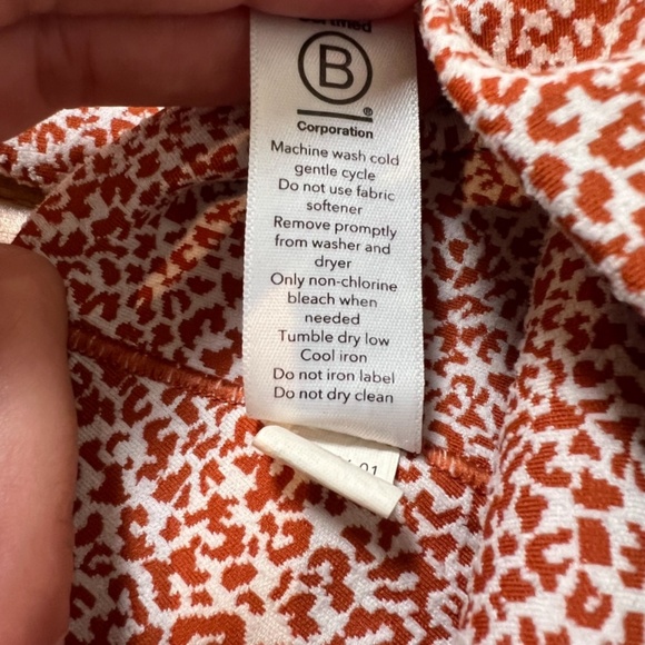 Athleta Salutation Stash II Textured Tight Rust Micro Cheetah Print Leggings - Picture 9 of 9